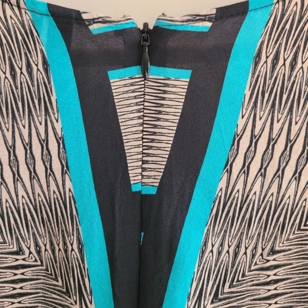 Marciano Lightweight Silk‎ Geometric Print Romper with Gold Chain Belt Size 0 - Picture 6 of 9